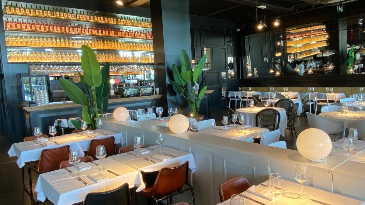 La sala del restaurante Casa Carmen en el Port Olímpic.