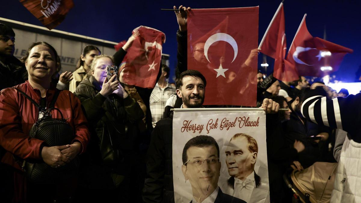 The Turkish opposition defeats Erdogan at the polls and holds the country’s major cities