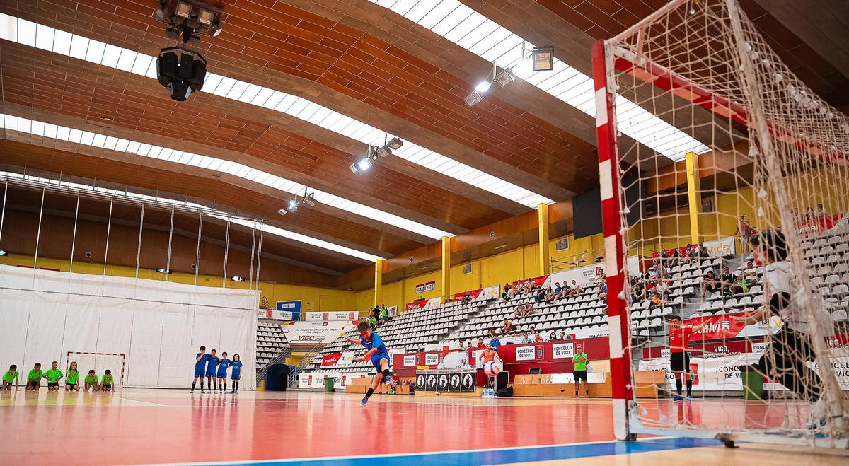 Trofeos del torneo Vigo Cup de fútbol sala