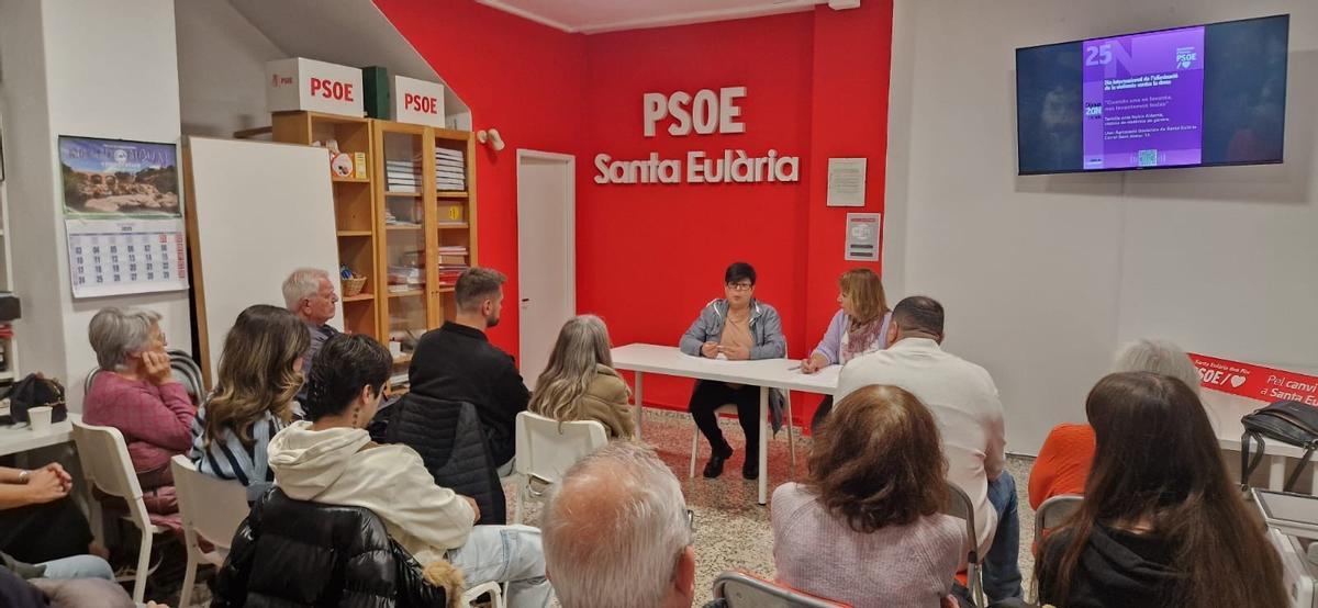 Nybia Aldama durante su charla en la sede del PSOE
