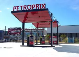 Las gasolineras tradicionales de A Coruña alertan de la destrucción de empleo que suponen las automáticas