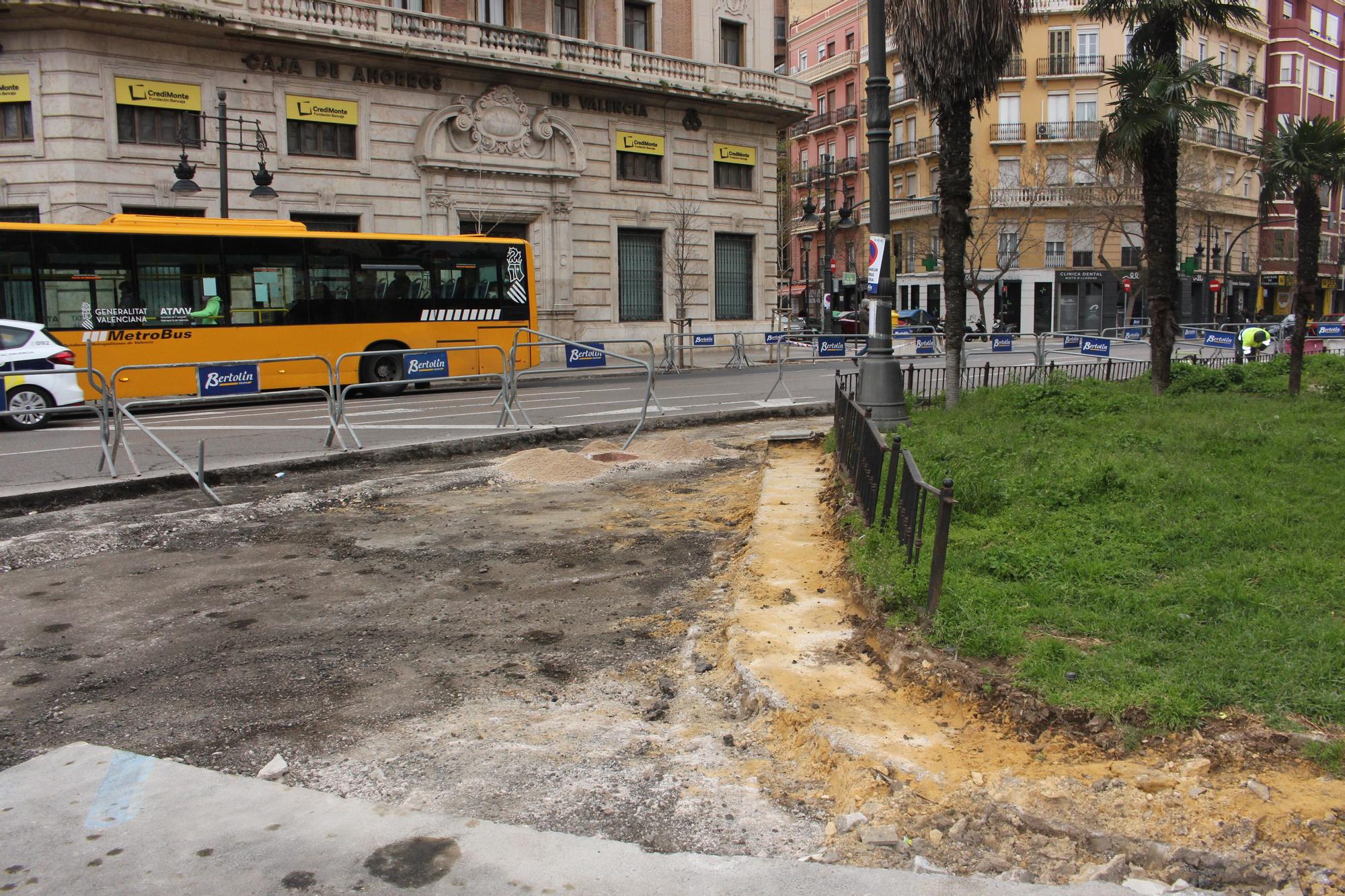 Las obras del carril bici levantan la plaza de Obispo Amigó