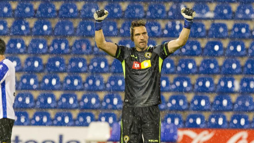 Falcón celebra la sufrida victoria ante el Espanyol B