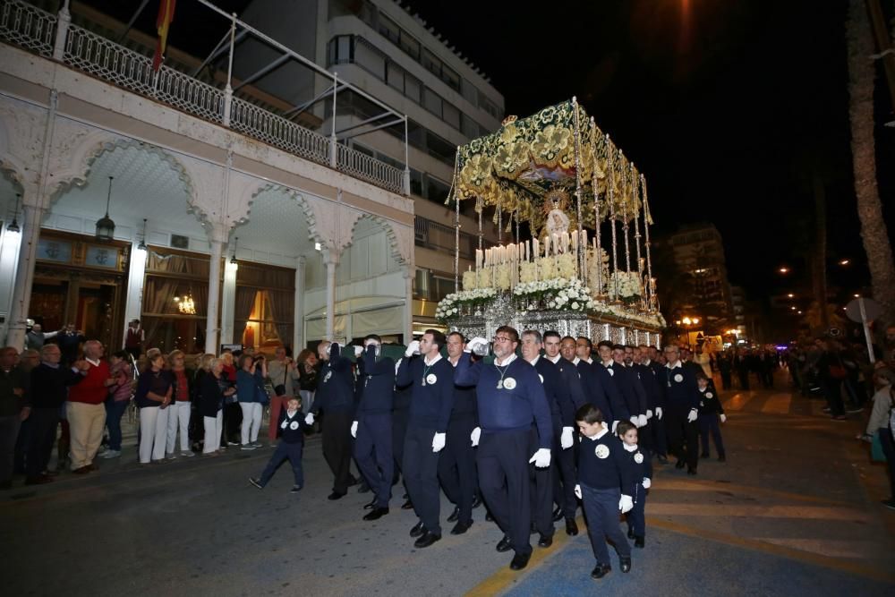 Domingo de Ramos: Procesión de Las Mantillas en Torrevieja con Nuestra Señora de La Esperanza y de La Paz