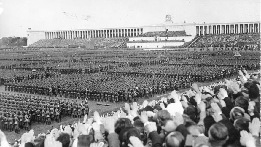 Congreso del Partido Nazi en el Campo Zeppelin de Nuremberg en 1937. Todos sin mascarilla.