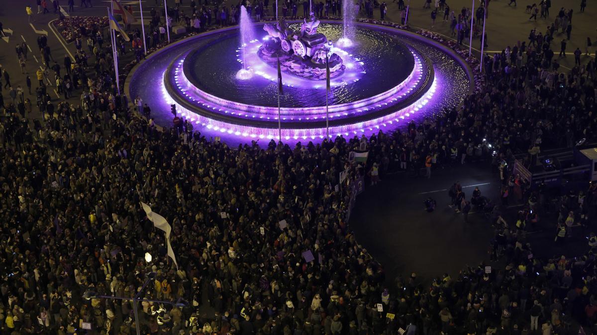 Las calles se vuelven a teñir de morado pese a la división del feminismo