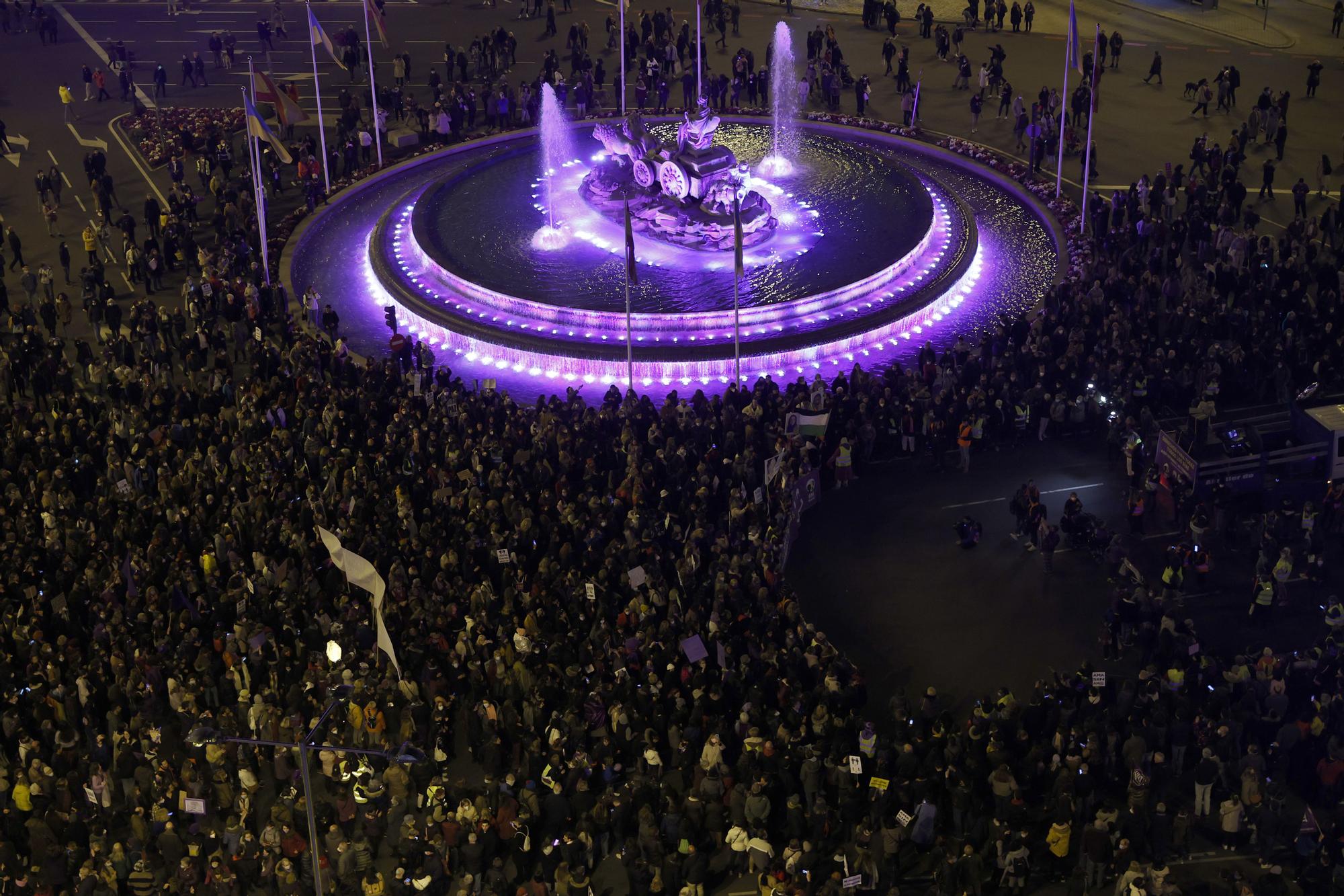 Más de 6.000 personas se suman en Madrid a la marcha feminista alternativa