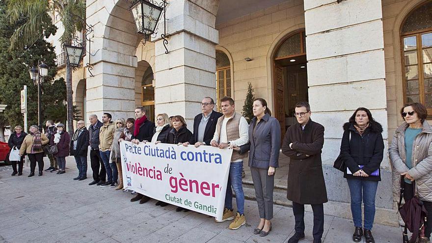 Concentración contra una muerte por violencia machista en Gandia.