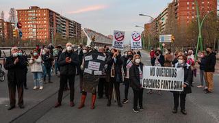 Nuevas macrococinas encienden la pugna vecinal contra el negocio en Barcelona