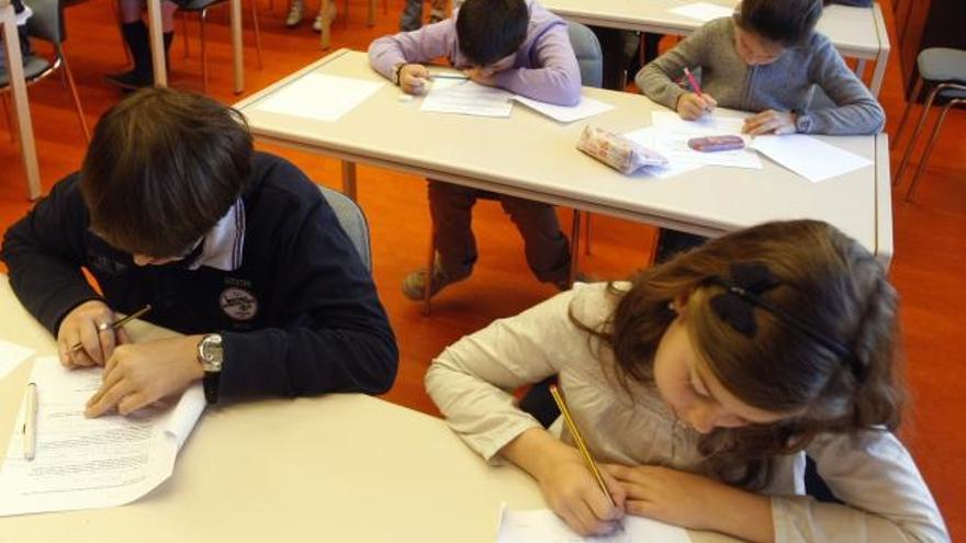 Alumnos de un colegio de Valencia durante una prueba.