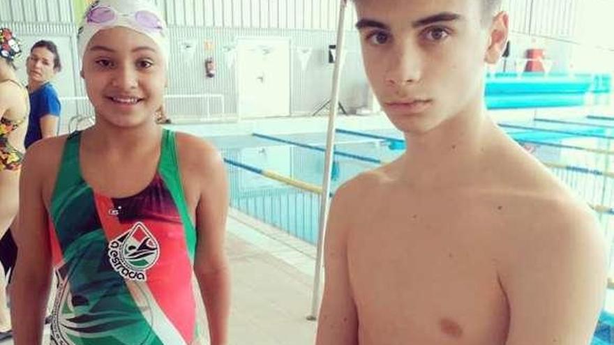 Carolina Valiño y Manuel González, en la piscina de Valdemoro.