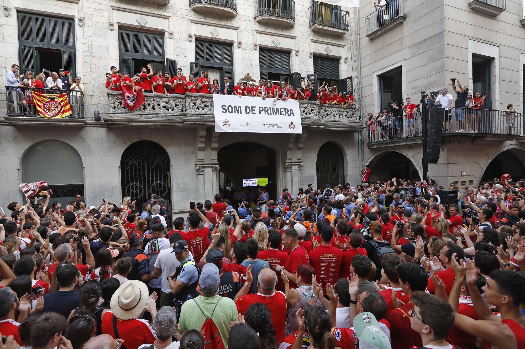 Les millors imatges de la rua de celebració del Girona i el Bàsquet Girona