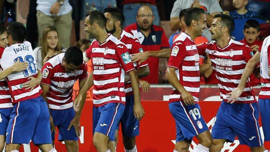 Espìnosa celebra el gol con sus compañeros.