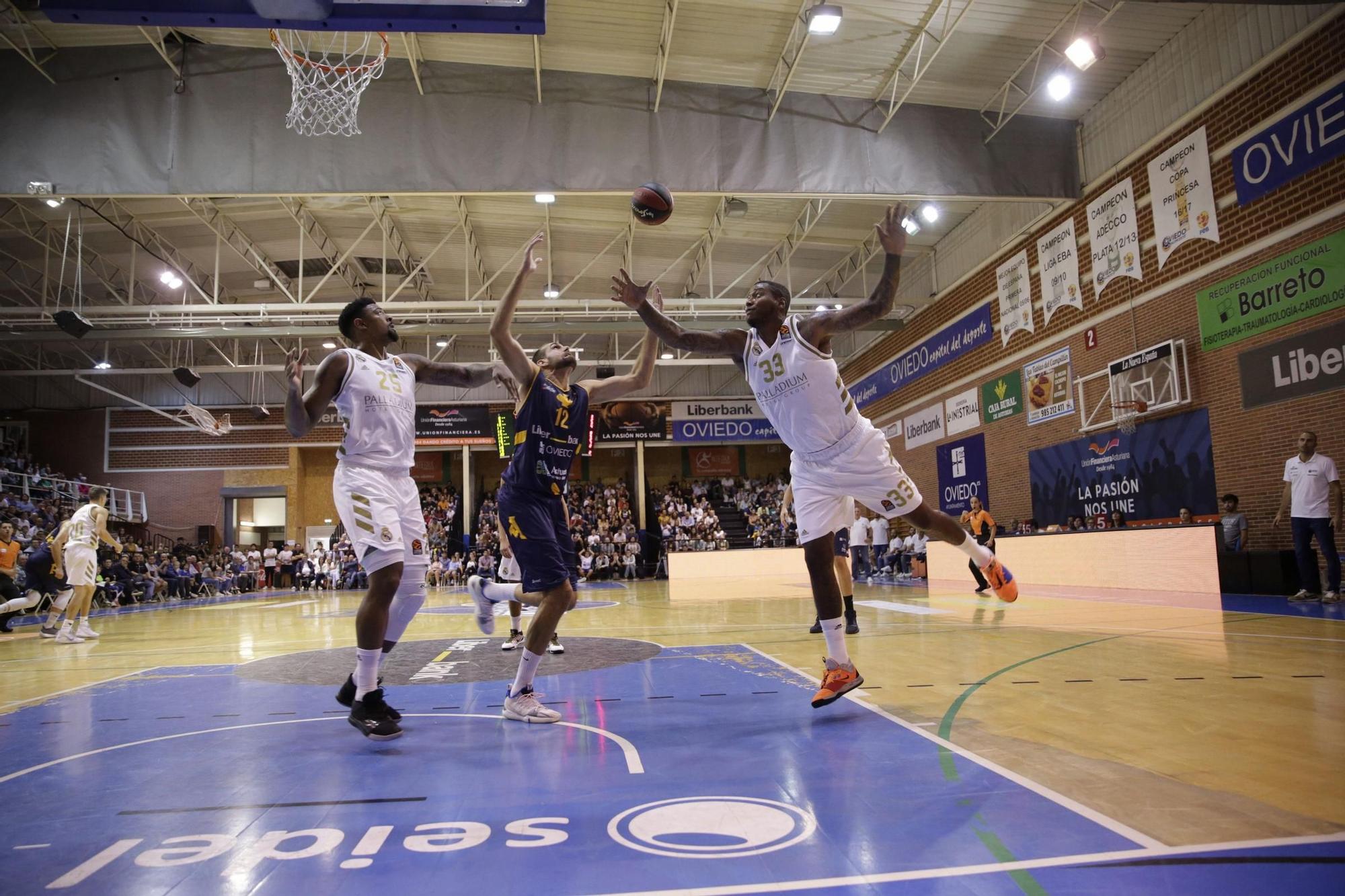 Oliver Arteaga con el Liberbank Oviedo Baloncesto