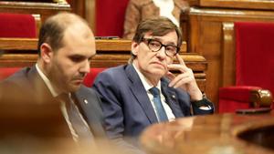 El president de la Generalitat, Salvador Illa, con el conseller de Presidència, Albert Dalmau.