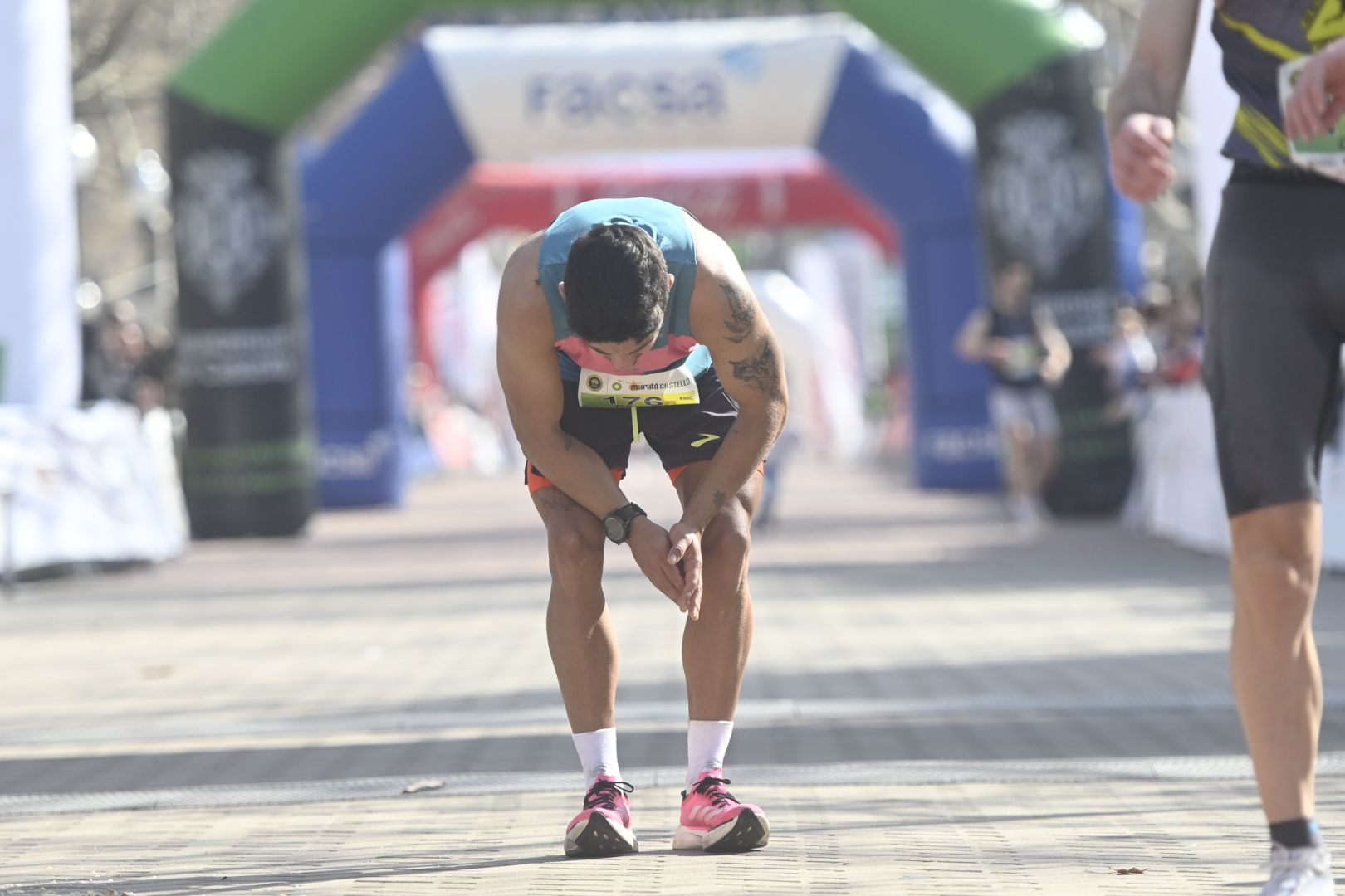 Algunas de las mejores celebraciones en meta del Marató bp Castelló