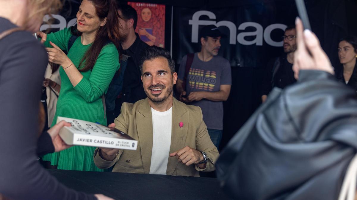 Javier Castillo firma libros en Sant Jordi