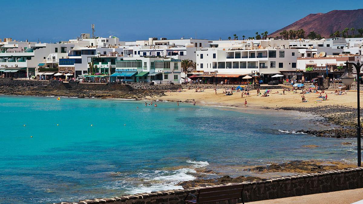 Vista general de Playa Blanca, en la isla de Lanzarote.