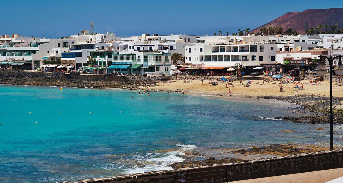 Vista general de Playa Blanca, en la isla de Lanzarote.