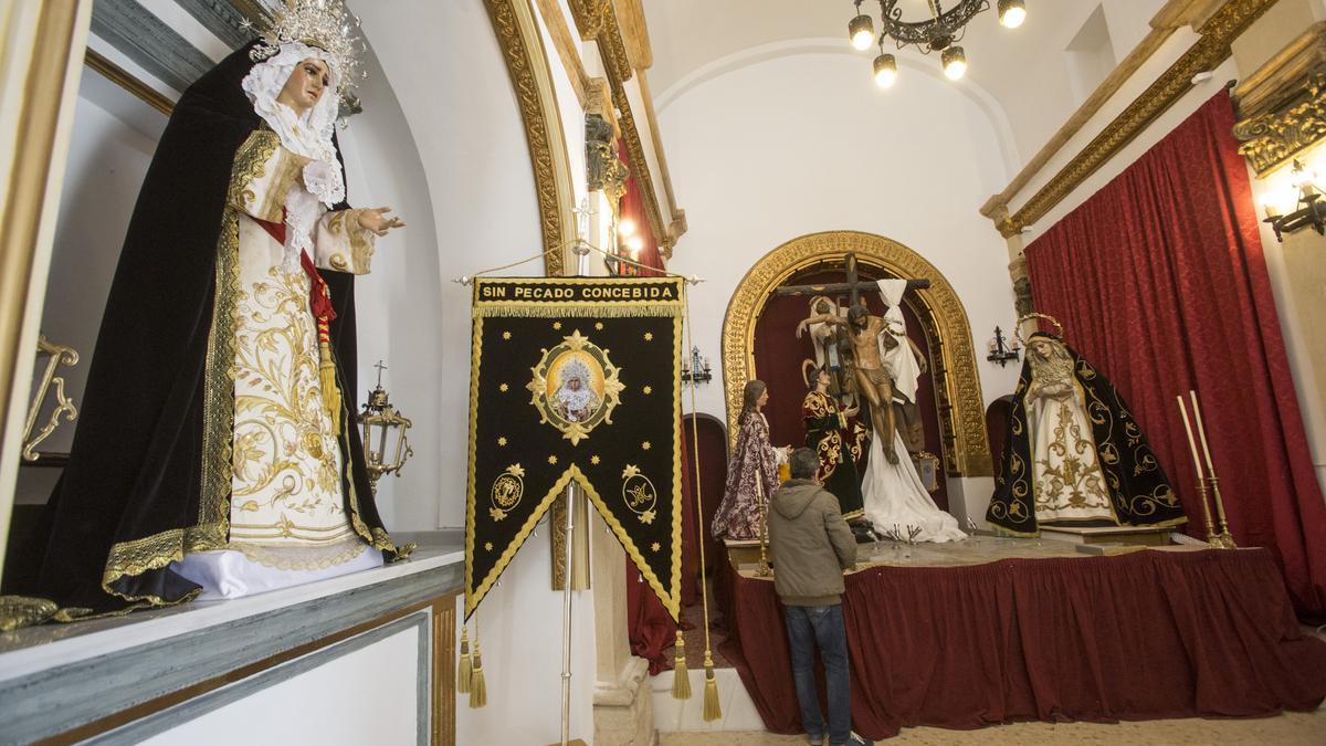Los cuatro pasos de la hermandad de Santa Cruz estarán expuestos a las visitas el Miércoles Santo en la ermita del Casco Antiguo