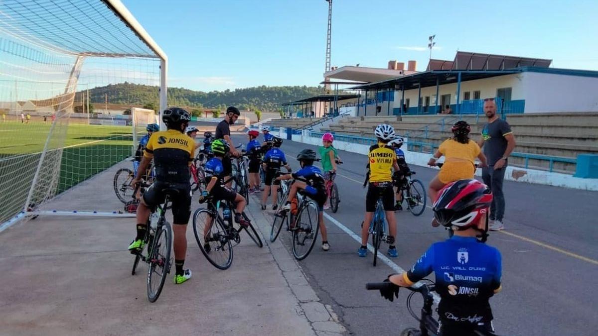 En la actualidad, los aficionados al ciclismo comparten espacio en el Estadio Municipal José Mangriñán con la UD Vall de Uxó.
