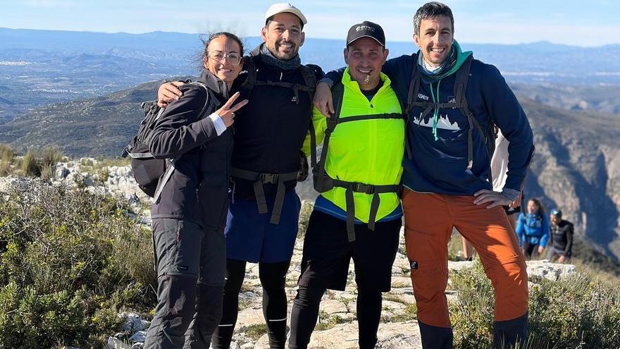 Un grupo de senderistas en la Valldigna Extrem de 2025