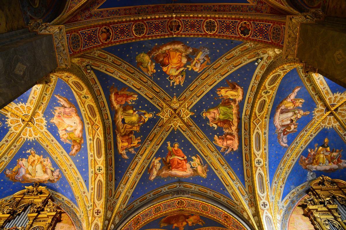 Tampoco puedes perderte la iglesia de Santa Maria Sopra Minerva, en los alrededores.