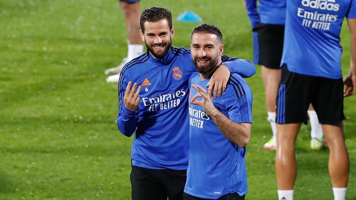 Nacho y Carvajal en el entrenamiento previo al Barça-Real Madrid de la Supercopa de España 2021/22