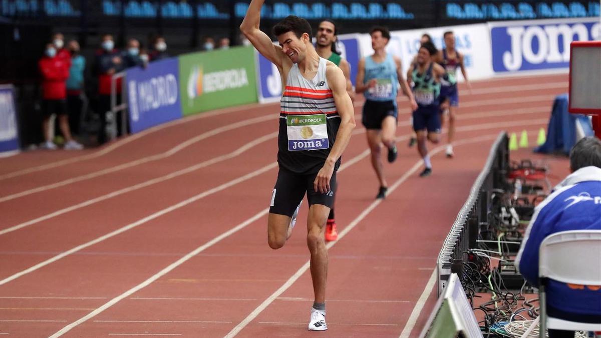 Adel Mechaal se exhibió en una gran final de 3.000 metros