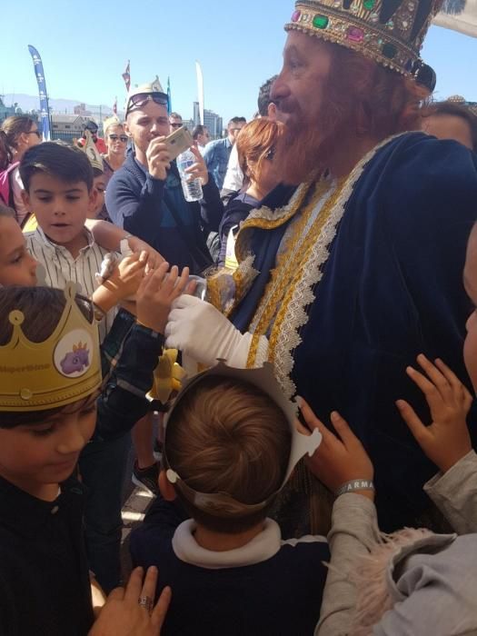 Los niños de Pequeño Valiente, con los Reyes Magos