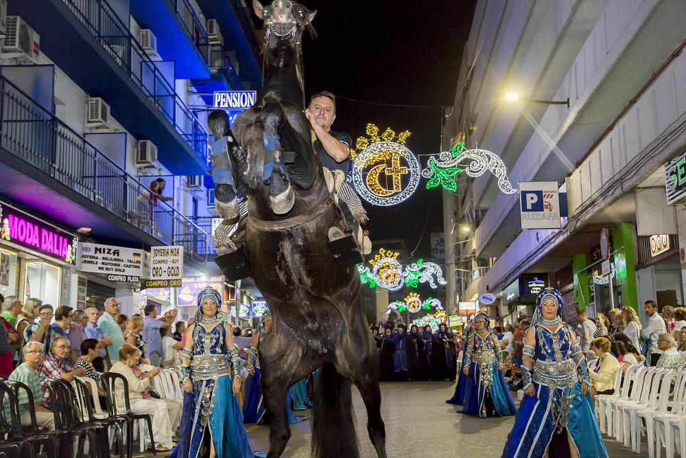 Benidorm se rinde a los pies de la cruz