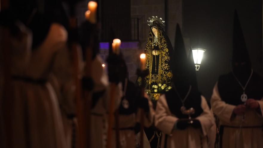 Así fue la procesión de Nuestra Madre en Zamora: el dolor de una pérdida