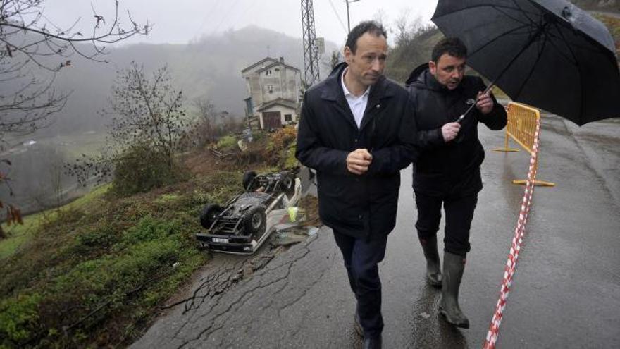 Temporal en Asturias; "Klaus" deja cuatro muertos, un centenar de carreteras cortadas y la red de FEVE maltrecha