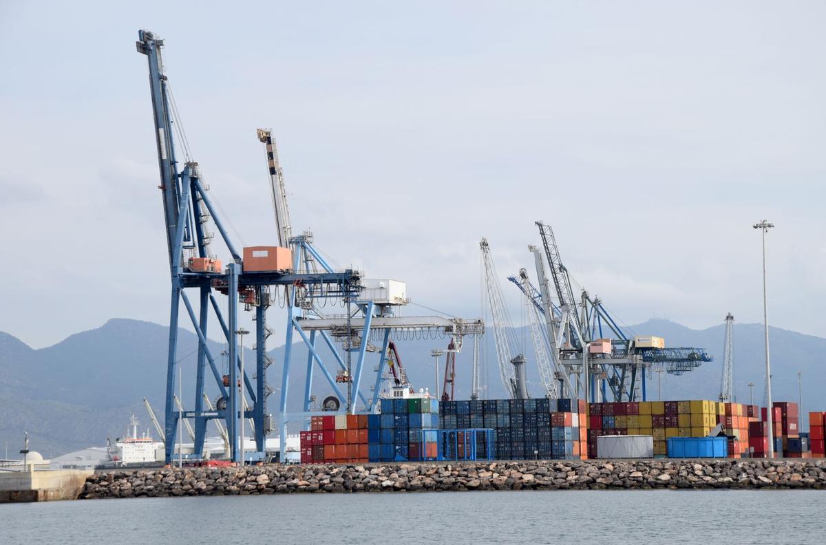 Contenedores en el puerto de Castellón.