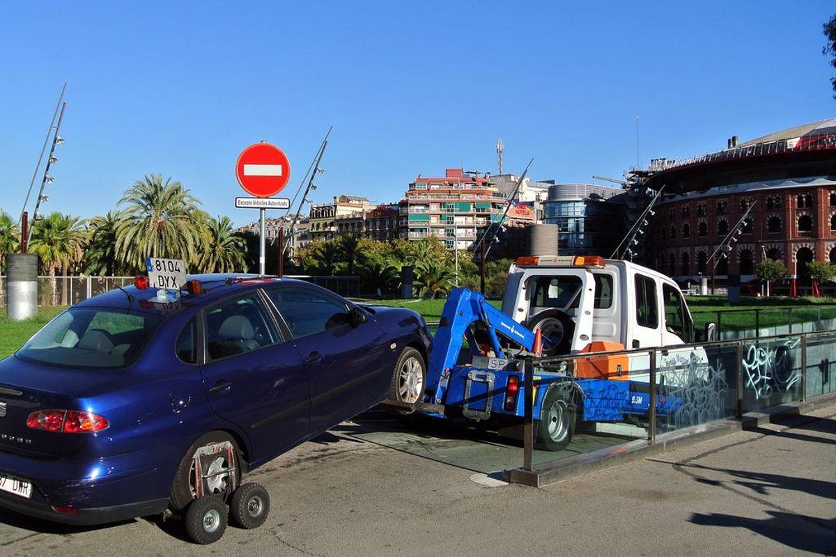 Barcelona, la segona ciutat d’Espanya amb la grua municipal més cara Barcelona, la segona ciutat d’Espanya amb la grua municipal més cara
