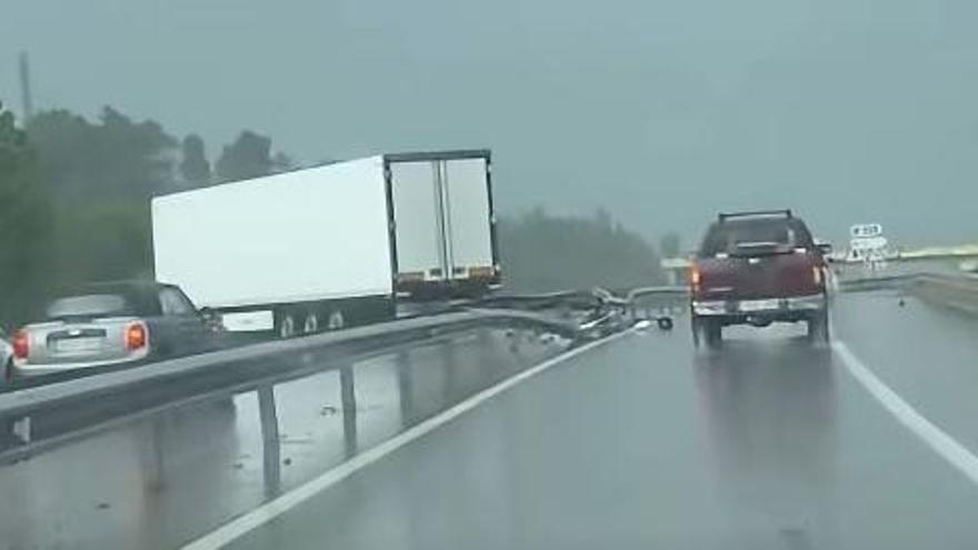 Un camió fa tisora i talla més de dues hores l’Eix Transversal a Brunyola