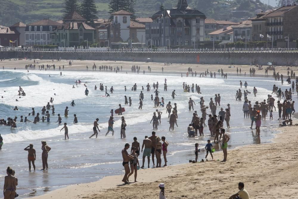 Ambiente previo al día de las piraguas en Ribadesella