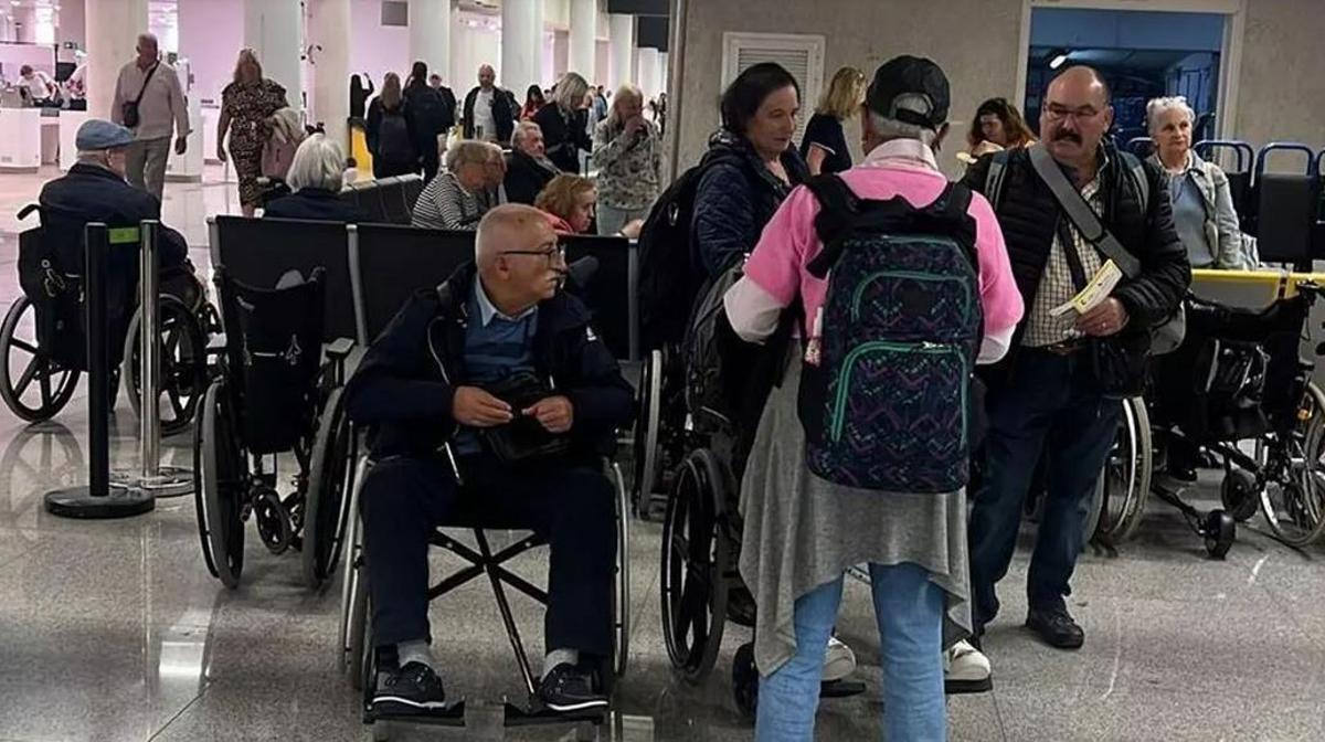 Menschen mit eingeschränkter Mobilität am Flughafen Mallorca
