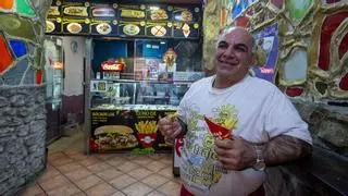Las patatas más baratas e icónicas de Barcelona: el cono de 1 euro del Sultán
