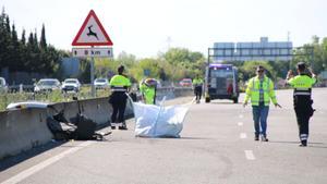 Un accident a l’AP-7 deixa un mort i set ferits
