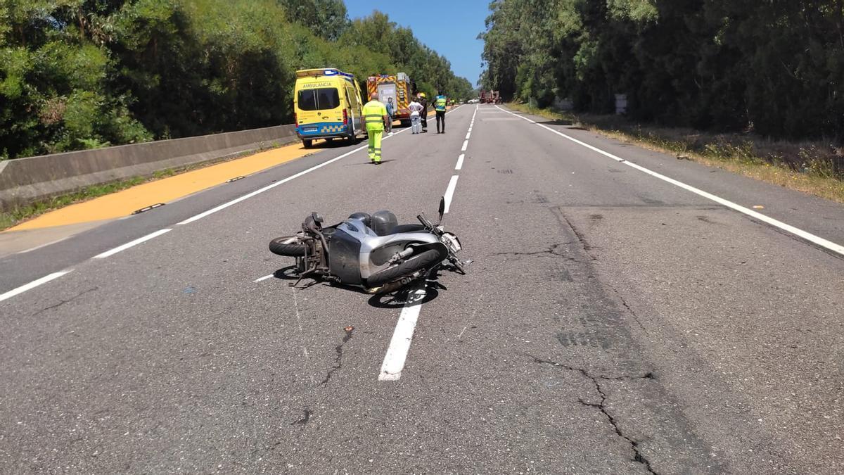 Estado en el que quedó la moto accidentada.