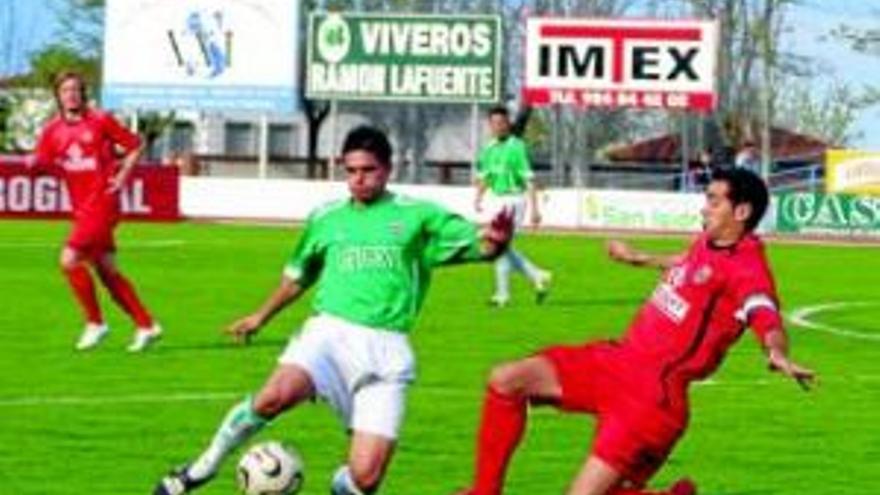 El Villanovense subirá a Segunda B por la apurada inscripción del Mérida