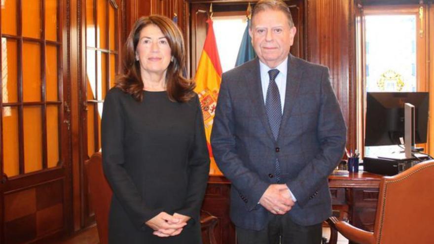 Canteli recibe la visita de dos embajadores