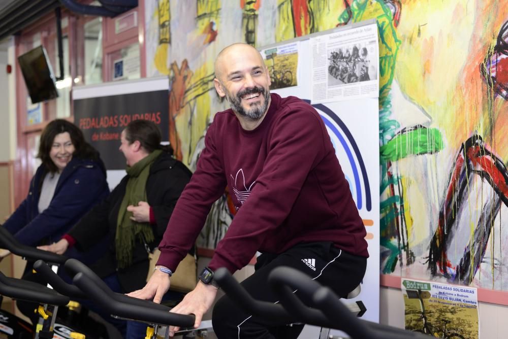 El instituto cambrés David Buján conmemora el día escolar de la no violencia y la paz con una pedalada virtual con la que pretende acompañar en su camino a los refugiados sirios en su búsqueda de un futuro.