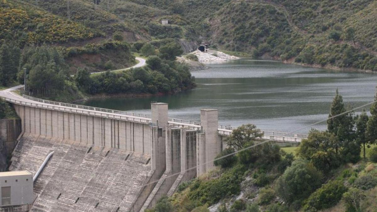 Vista de archivo de la presa de La Concepción, que abastece a la Costa del Sol más occidental.