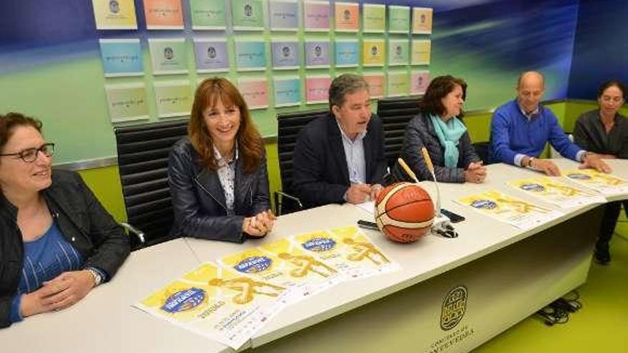 Presentación celebrada ayer en el Concello. // Gustavo Santos