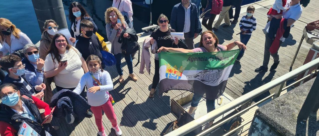 Turistas de Mérida en los catamaranes de O Grove, el pasado Viernes Santo. |   //  M. MÉNDEZ