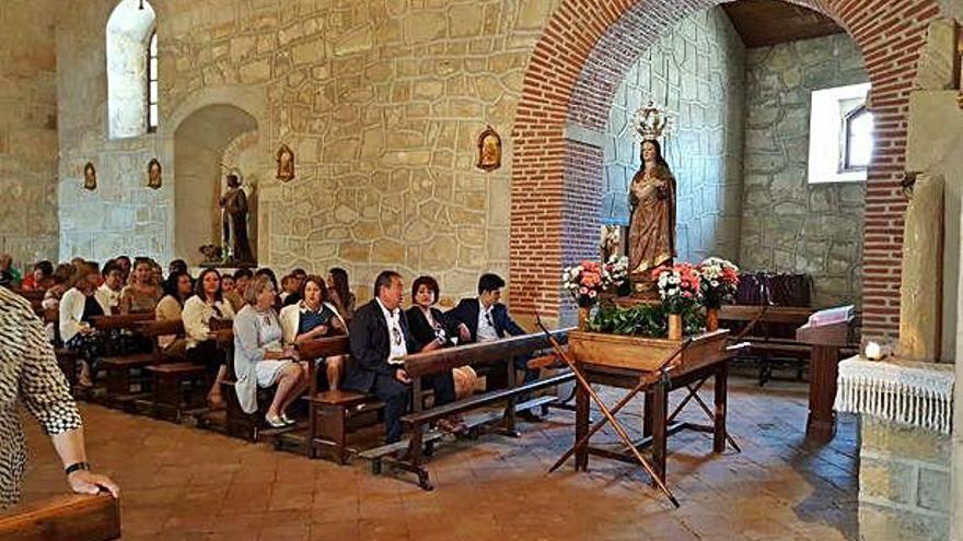 Los vecinos de Olmo honran a la Virgen de la Paz