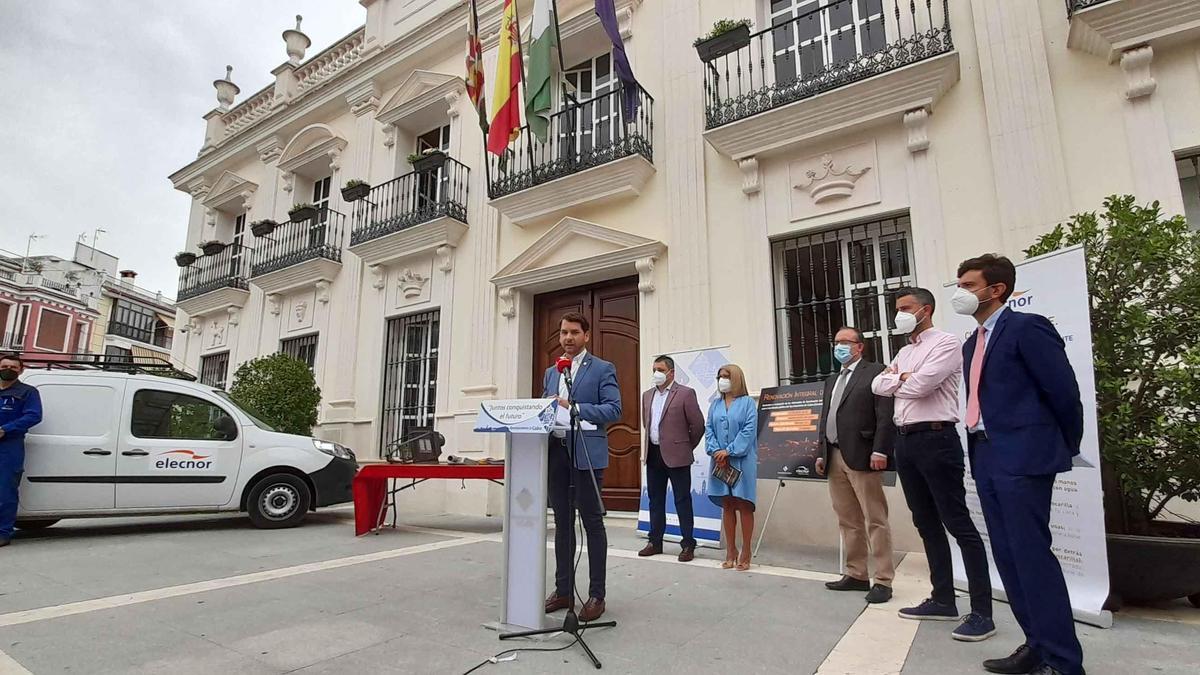 Fernando Priego presenta la renovación del alumbrado público de Cabra.