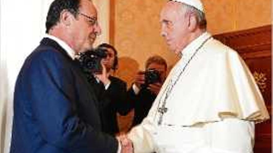 El papa Francesc va rebre Hollande al Vaticà.